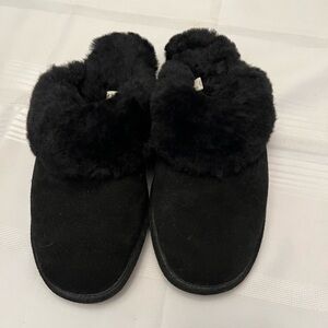 Like new warmbat slipper. Unisex mens 10/ womens 11